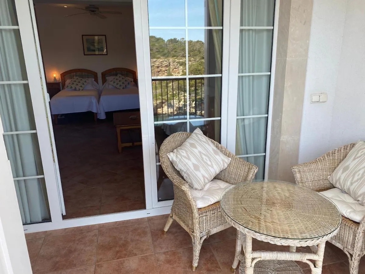 Guest house Hostal Restaurante Cala Cala Figuera