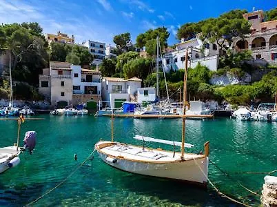 Guest house Hostal Restaurante Cala Cala Figuera  Spain