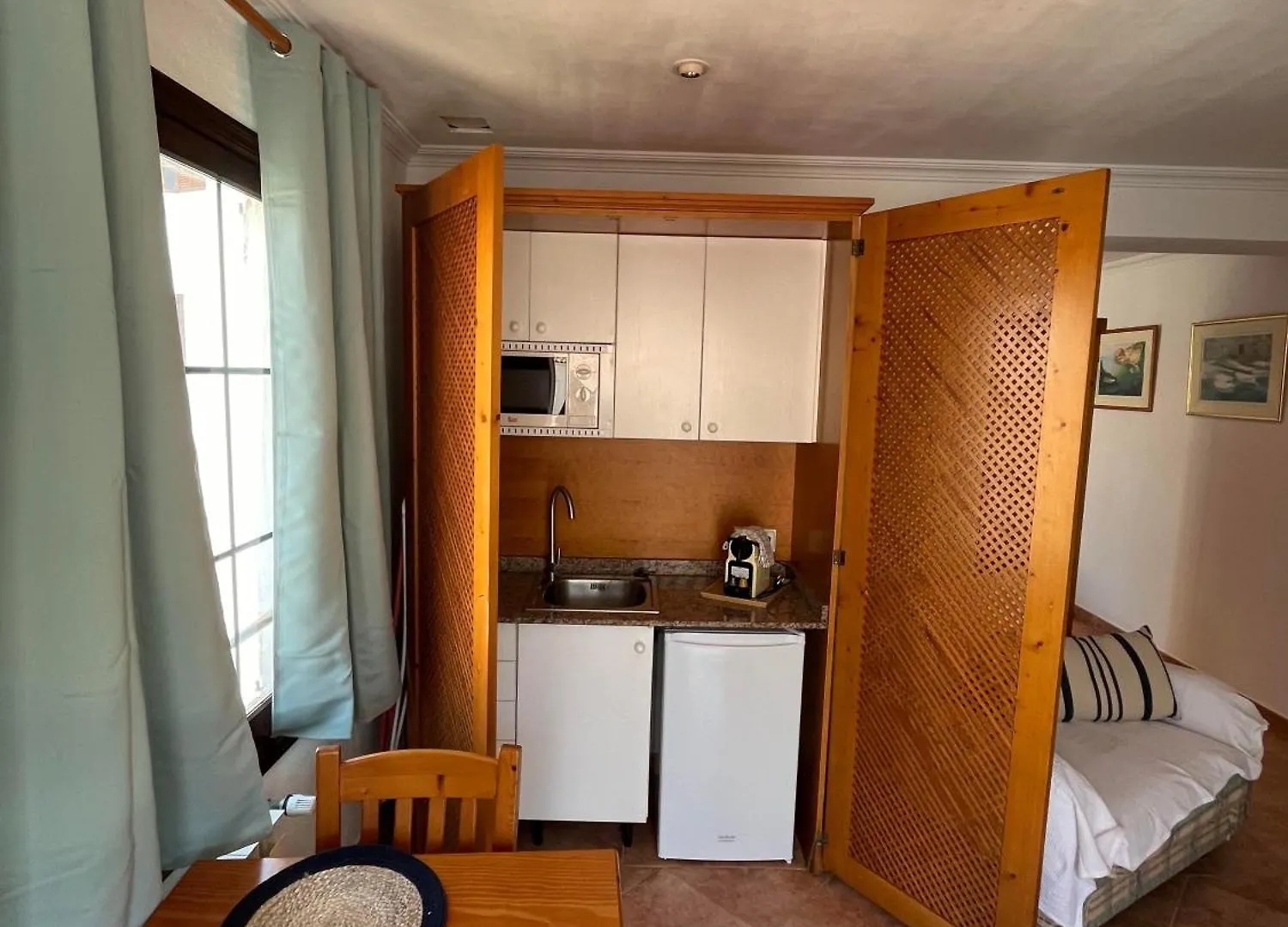 Guest house Hostal Restaurante Cala Cala Figuera  Spain